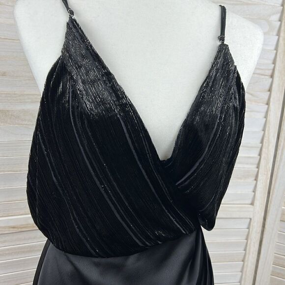 ASTR The Label Callie V-Neck Mini Party Cocktail Dress Small - Picture 3 of 14